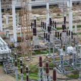 Ai nostri piedi, sulla destra, notiamo le intricate componenti della sottostazione, l� da dove partiva la trasmissione dell'energia 